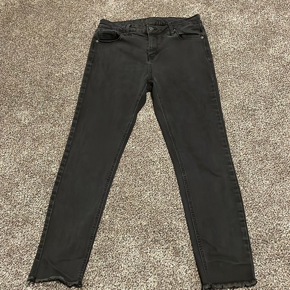 Black crop jeans